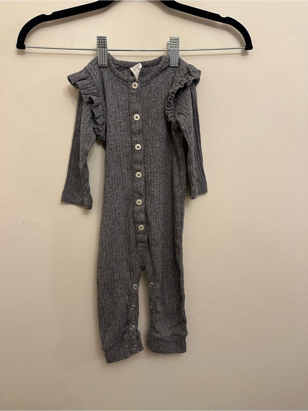 Kate Quinn Baby 12-18M Gray Organic Cotton Ribbed Ruffle Romper Jumpsuit Cute